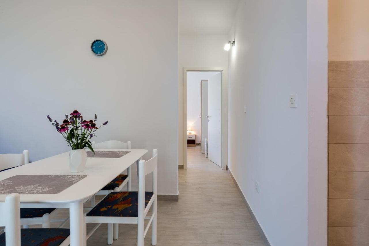 Family Friendly Seaside Apartments Kozino, Zadar - 5756 Petrcane Exteriör bild