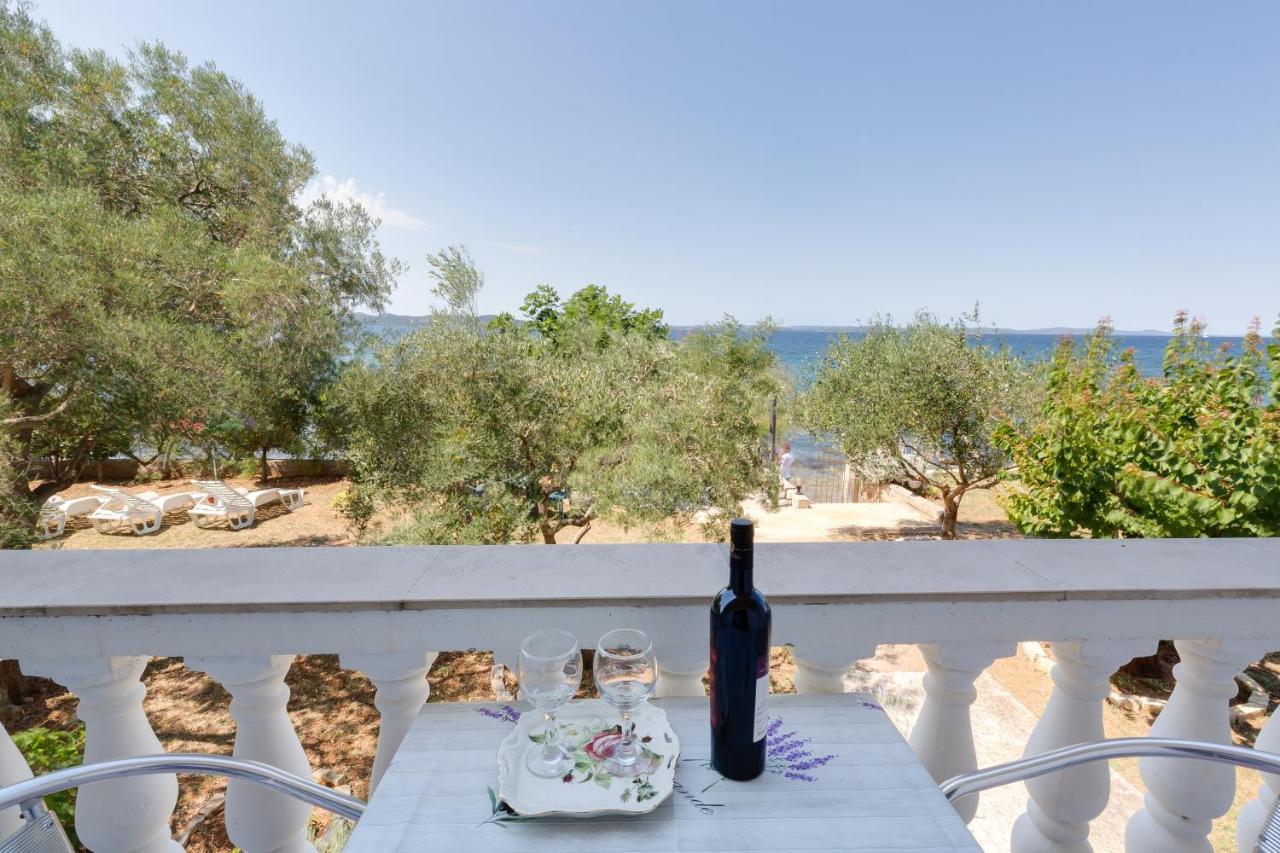 Family Friendly Seaside Apartments Kozino, Zadar - 5756 Petrcane Exteriör bild