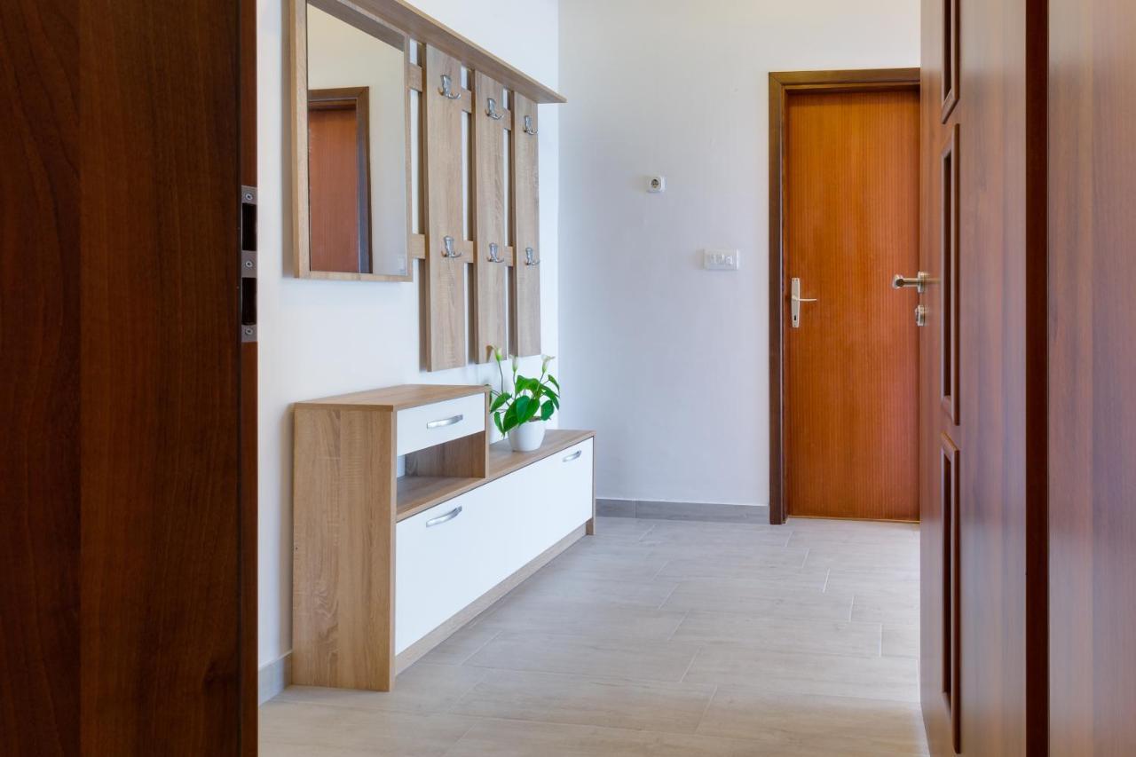 Family Friendly Seaside Apartments Kozino, Zadar - 5756 Petrcane Exteriör bild