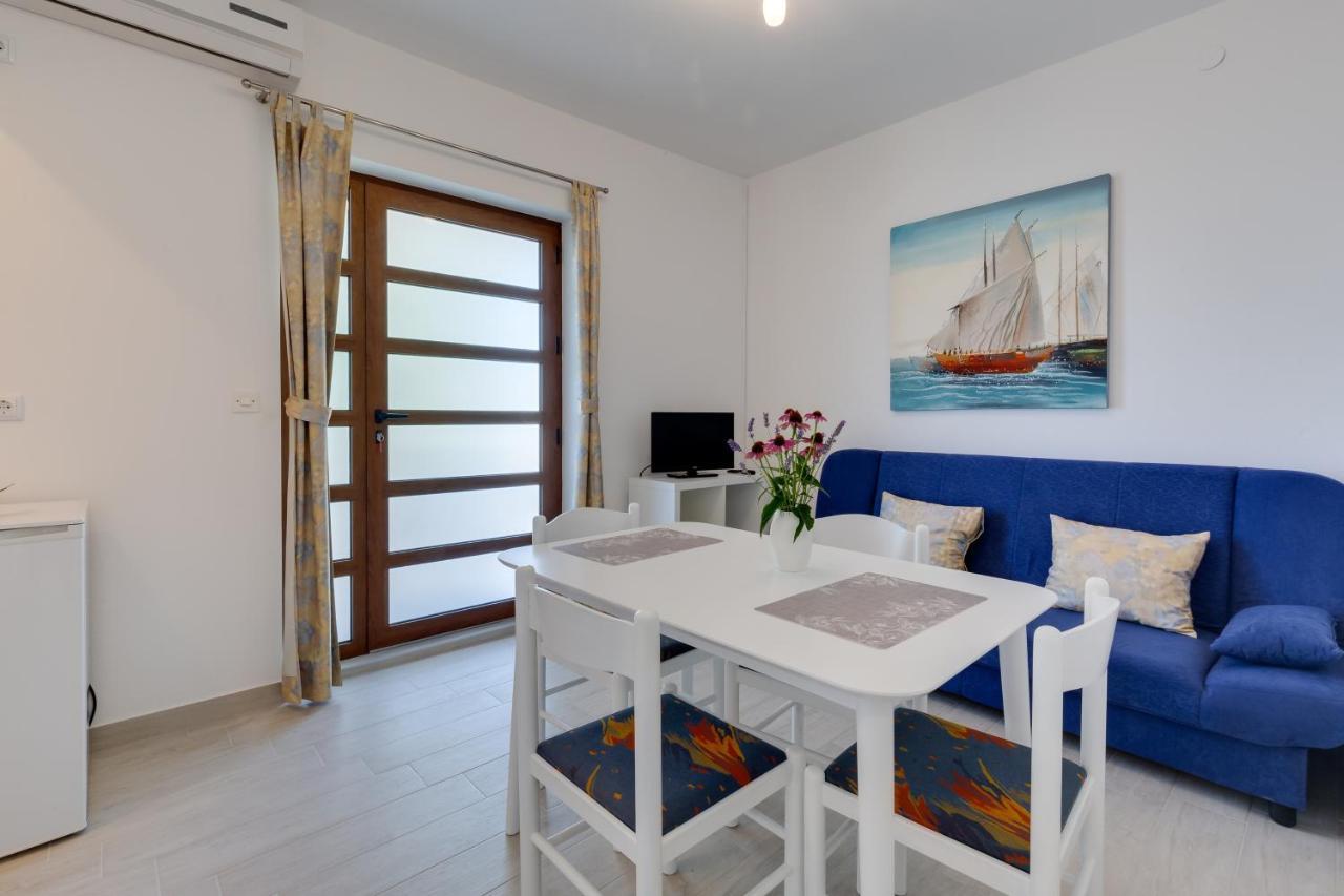 Family Friendly Seaside Apartments Kozino, Zadar - 5756 Petrcane Exteriör bild