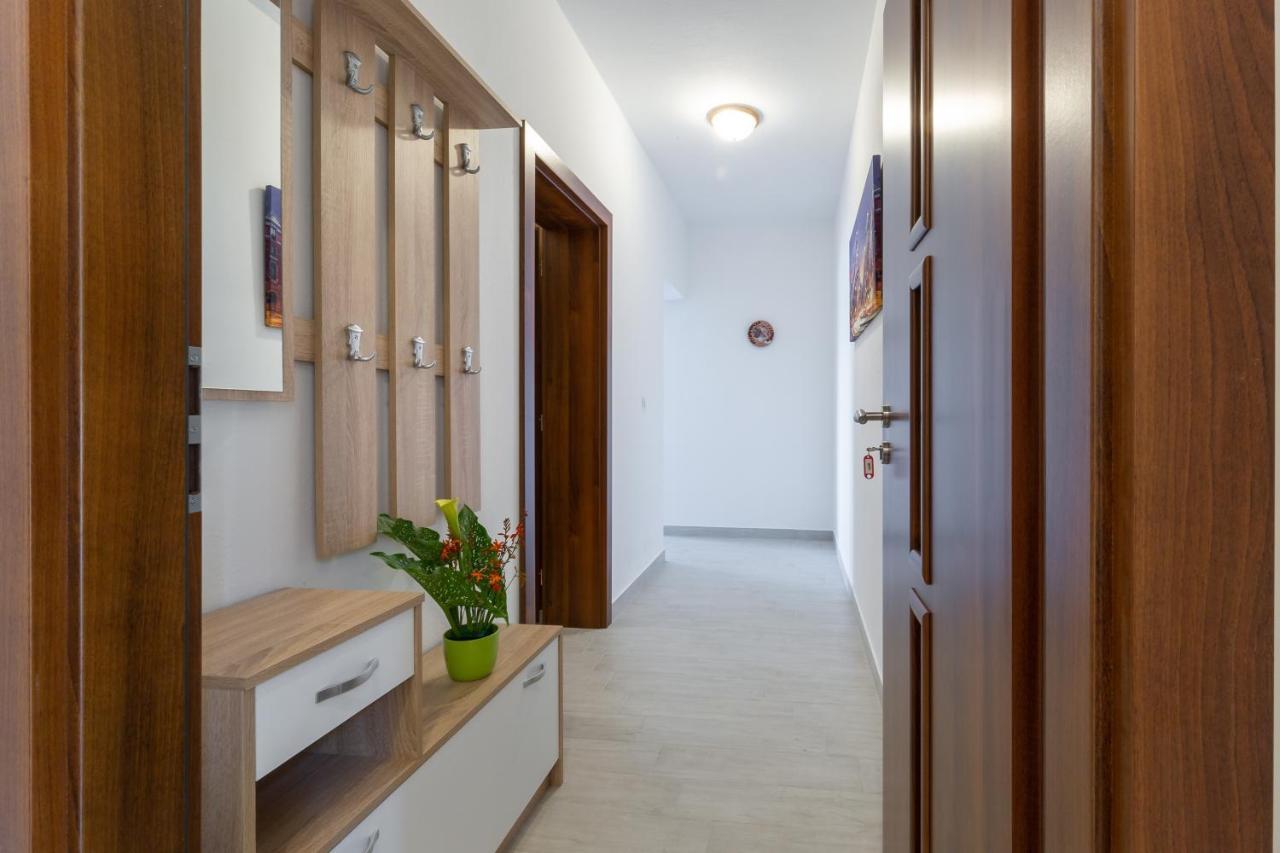 Family Friendly Seaside Apartments Kozino, Zadar - 5756 Petrcane Exteriör bild