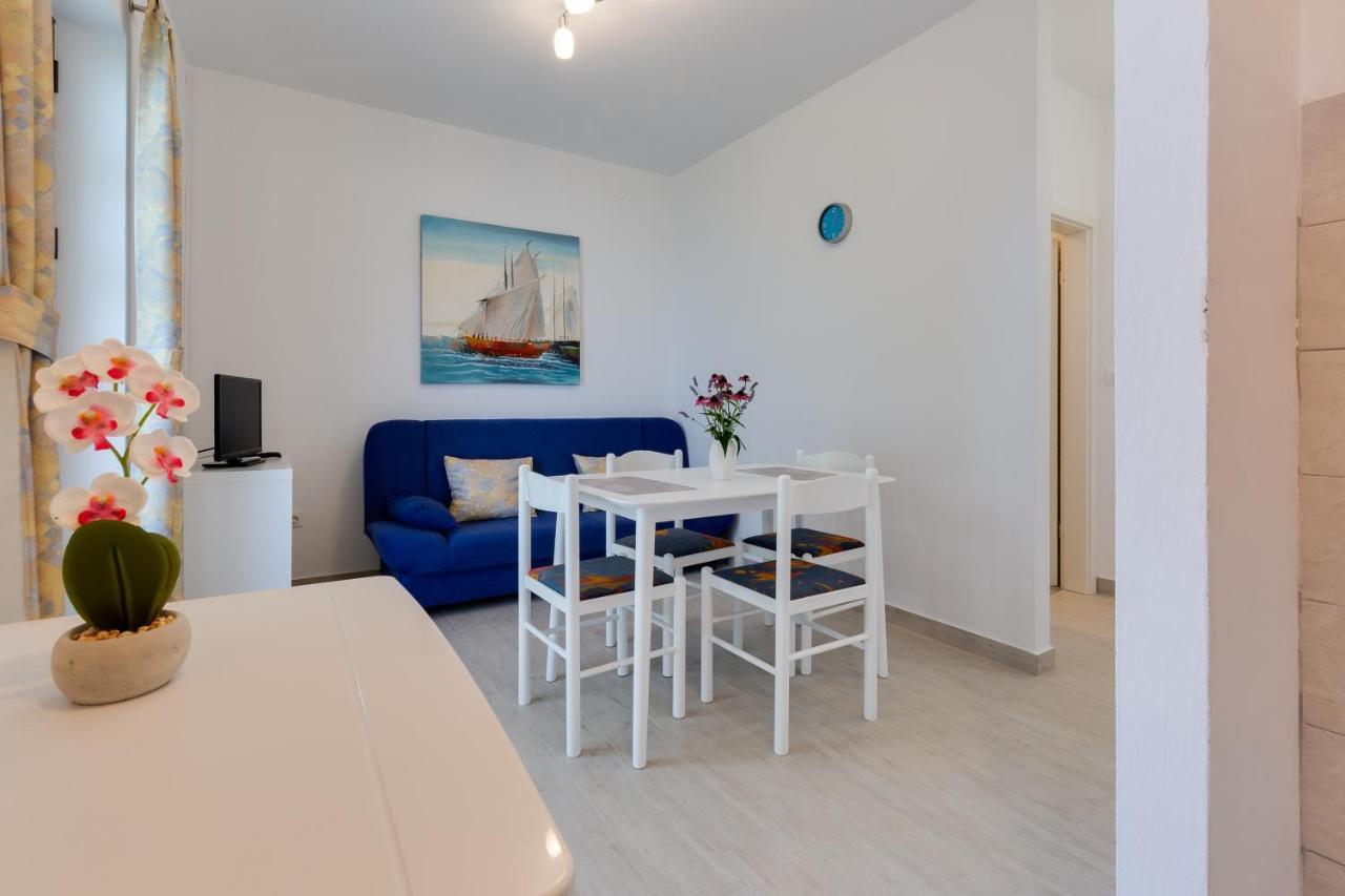 Family Friendly Seaside Apartments Kozino, Zadar - 5756 Petrcane Exteriör bild